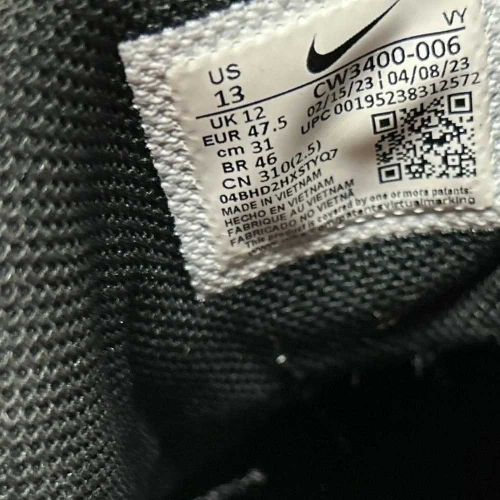 Nike Men's Basketball Sneakers Black Mid Top Athletic‎ 13
